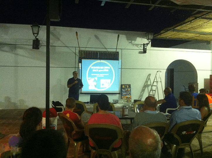 Charla Fuentes piscina 2014
